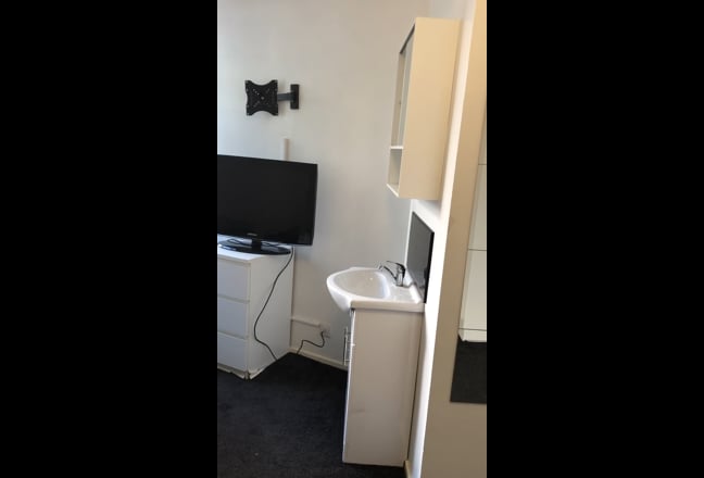 Inclusive Furnished  Double Room Available Now  Main Photo