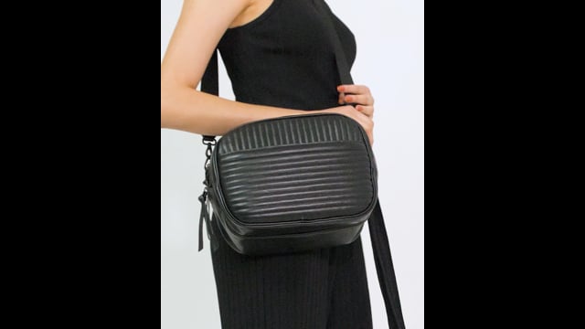 Bolsa Tiracolo Média Helô em Couro | Elisa Atheniense