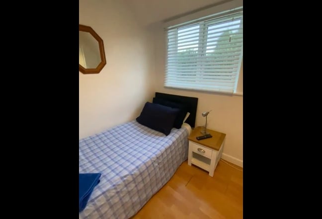 Single Room, Close to Town/Rail Station.  Main Photo