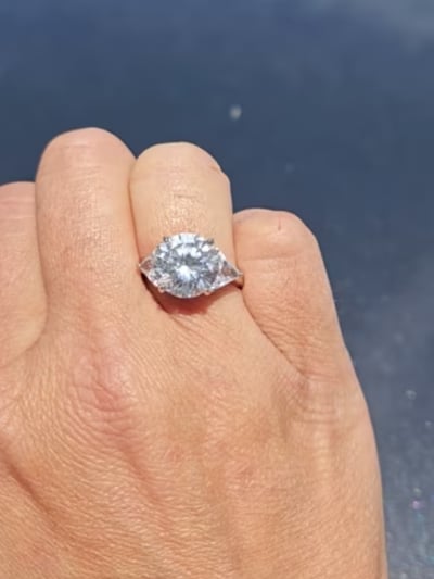 5ct Round Cut Center with 1.1ct Trillion Cut stones on the sides. Center stone size: 11mm T13437-10-CZ-14K