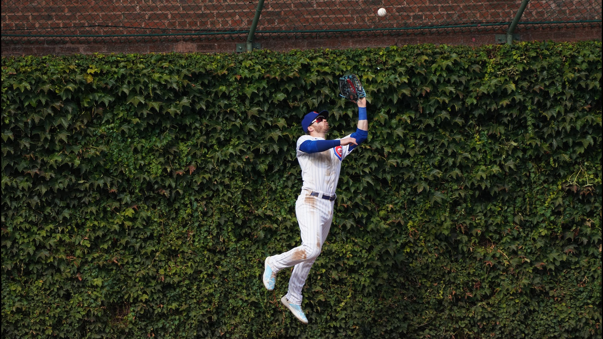 Happ 'excited' after winning Gold Glove in back-to-back years