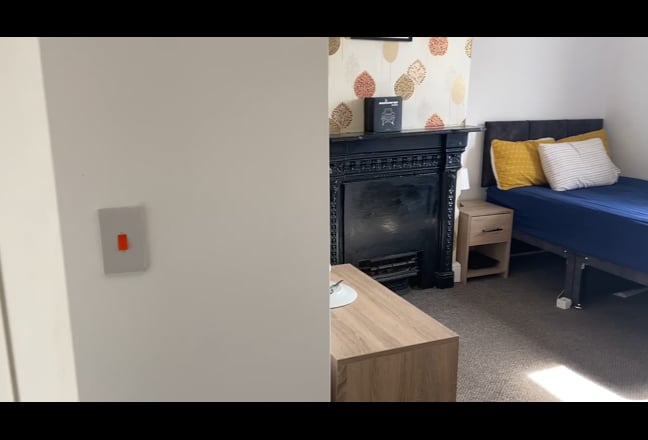 Large/Bright En-Suite Room in Friendly Prof. House Main Photo