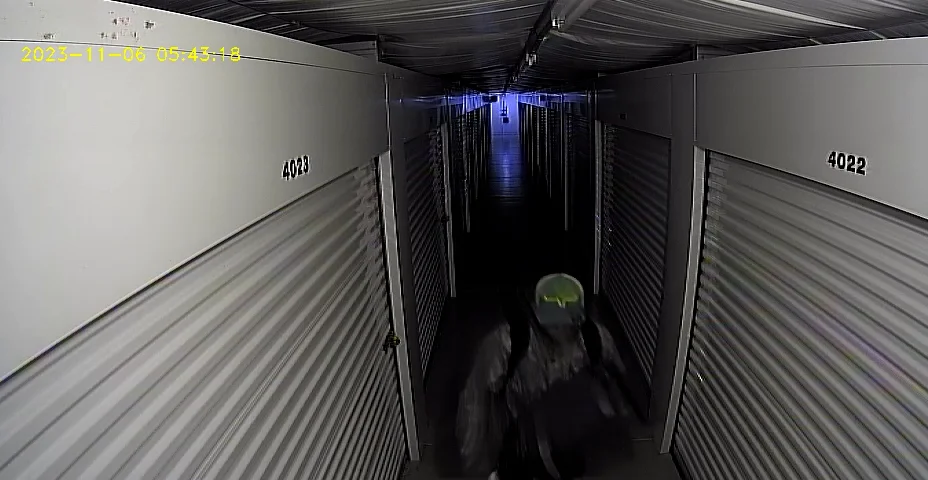 Exit Hall 4000 5-43am on Vimeo