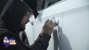 Thieves Try to Steal Stick Shift Car But Gives Up