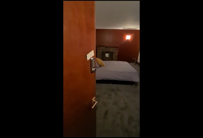 Big double room in professional house with parking Main Photo