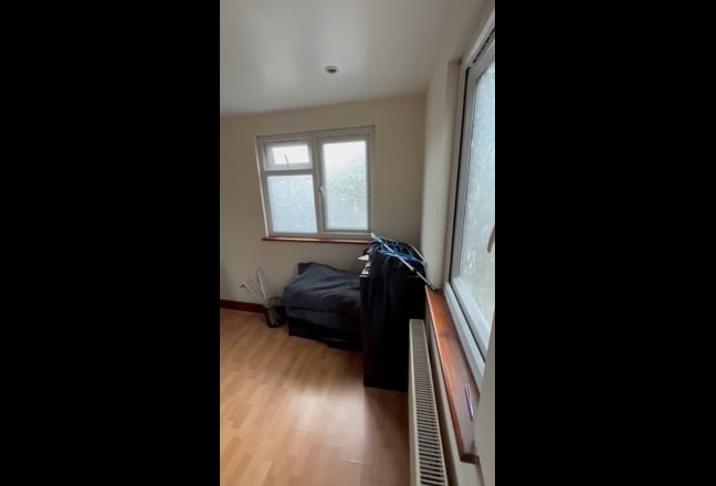 Room in clean loft In Acton with great travel link Main Photo
