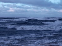 V33-Stormy_weather_by_t_346773436_HDMP4