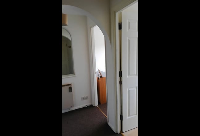 1 room available in 2 bedroom flat Main Photo