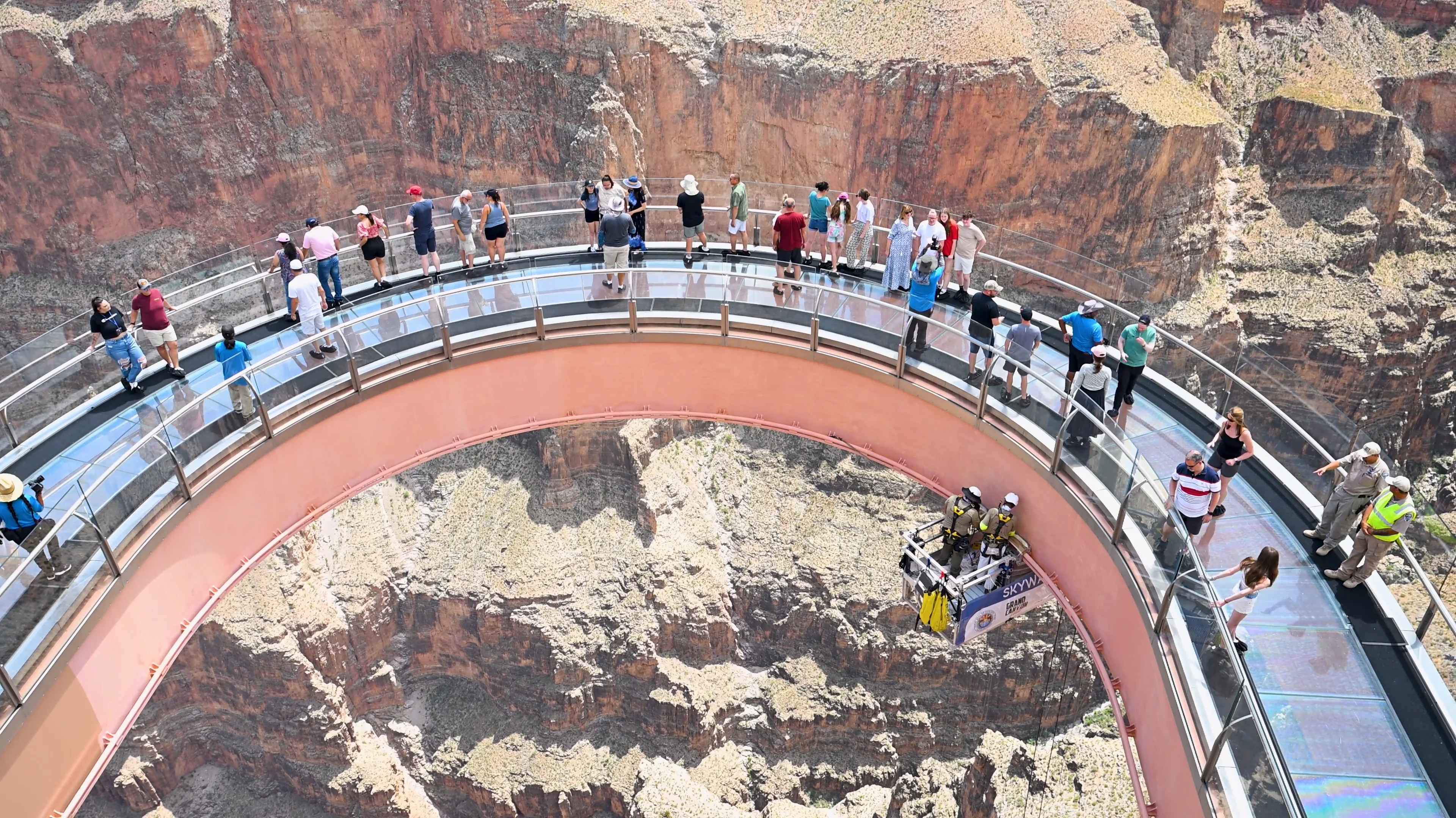 How did we paint the Grand Canyon West Skywalk?, image size:3840x2160
