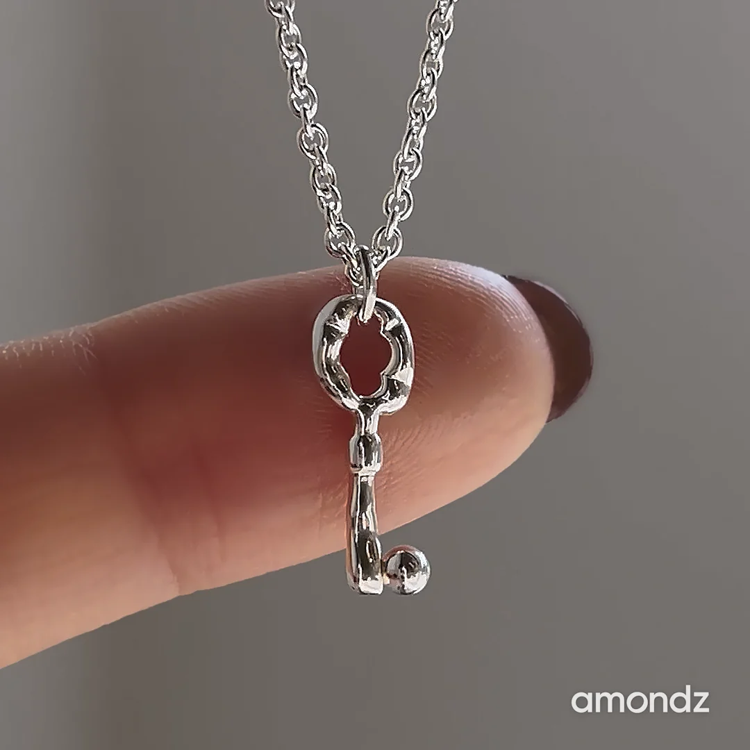 シルバー ホワイト キー ペンダント ネックレス / Silver White