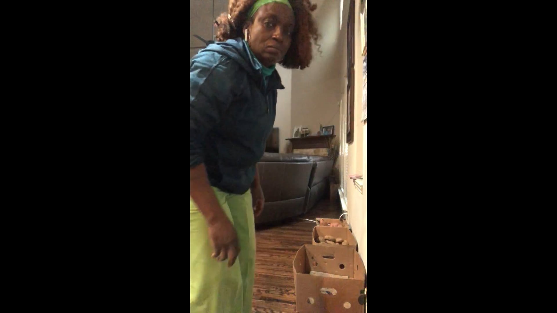 Watch abigail awe's Air Squats: 42 air squats