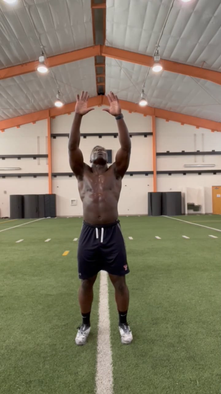 Watch micah awe's Vertical Jump: 37.9 inches