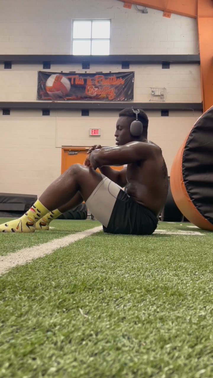 Watch micah awe's Sit Ups: 74 sit ups