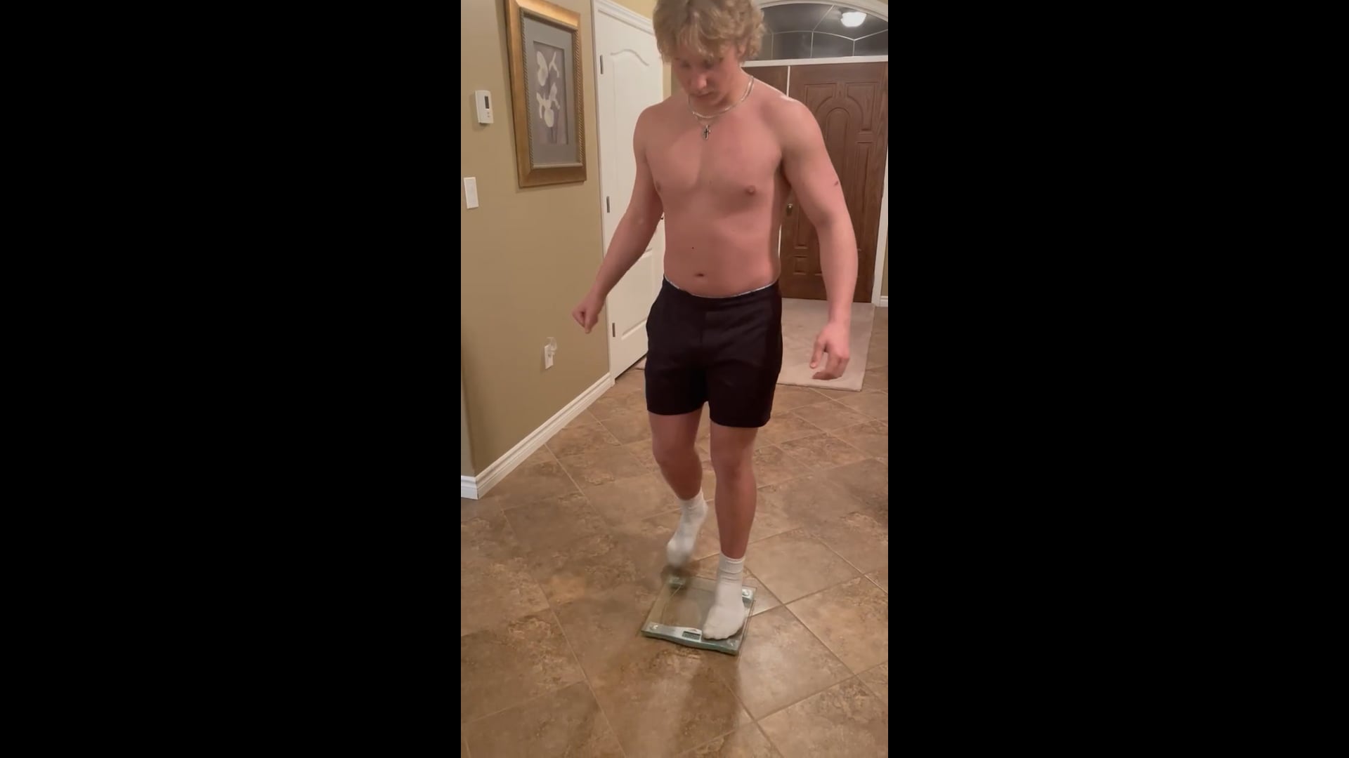 Watch ryan wolf's Weight: 210.6 pounds