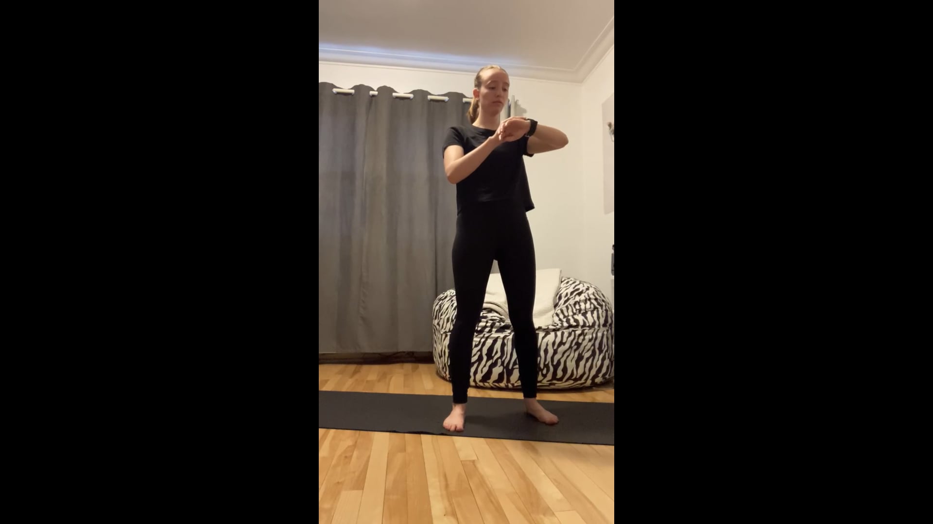Watch elyse benest's Air Squats: 148 air squats