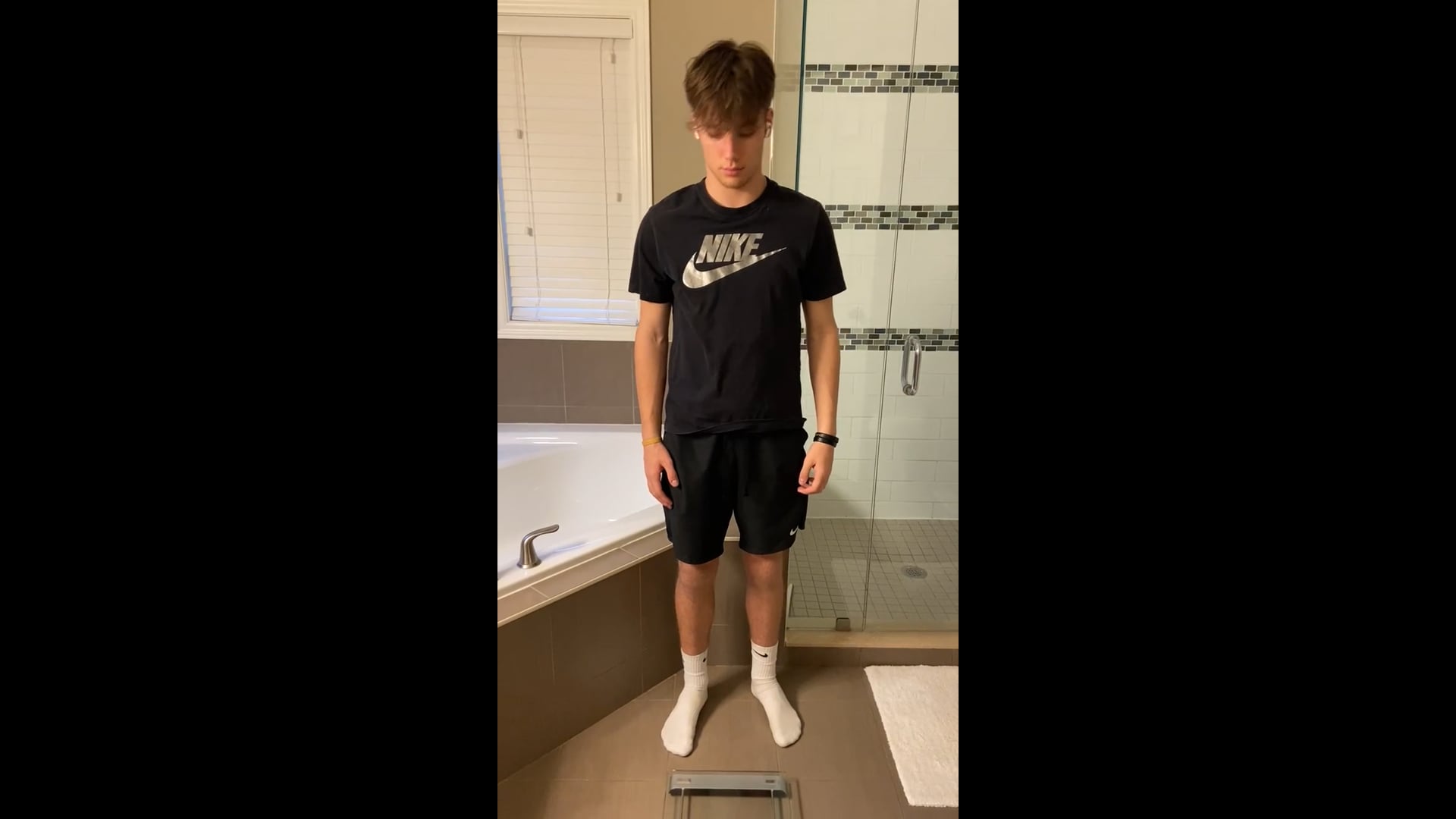 Watch aidan sweeney's Weight: 154.4 pounds