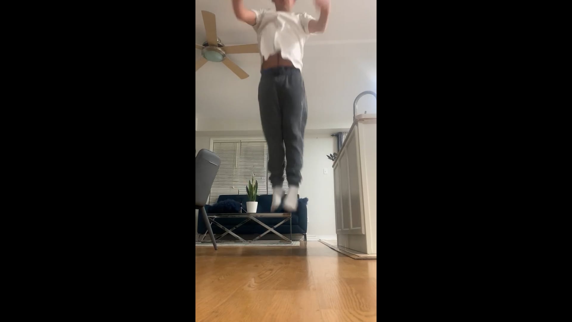 Watch thomas lio's Vertical Jump: 20.04 inches