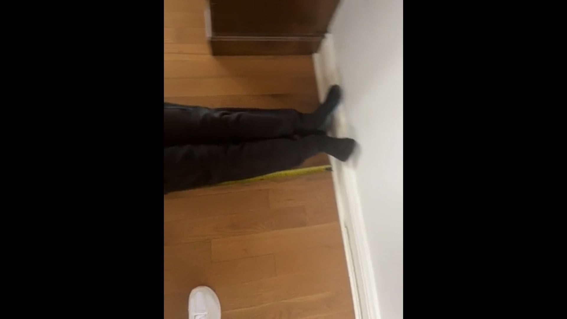 Watch cruz vonic's Height: 65 inches