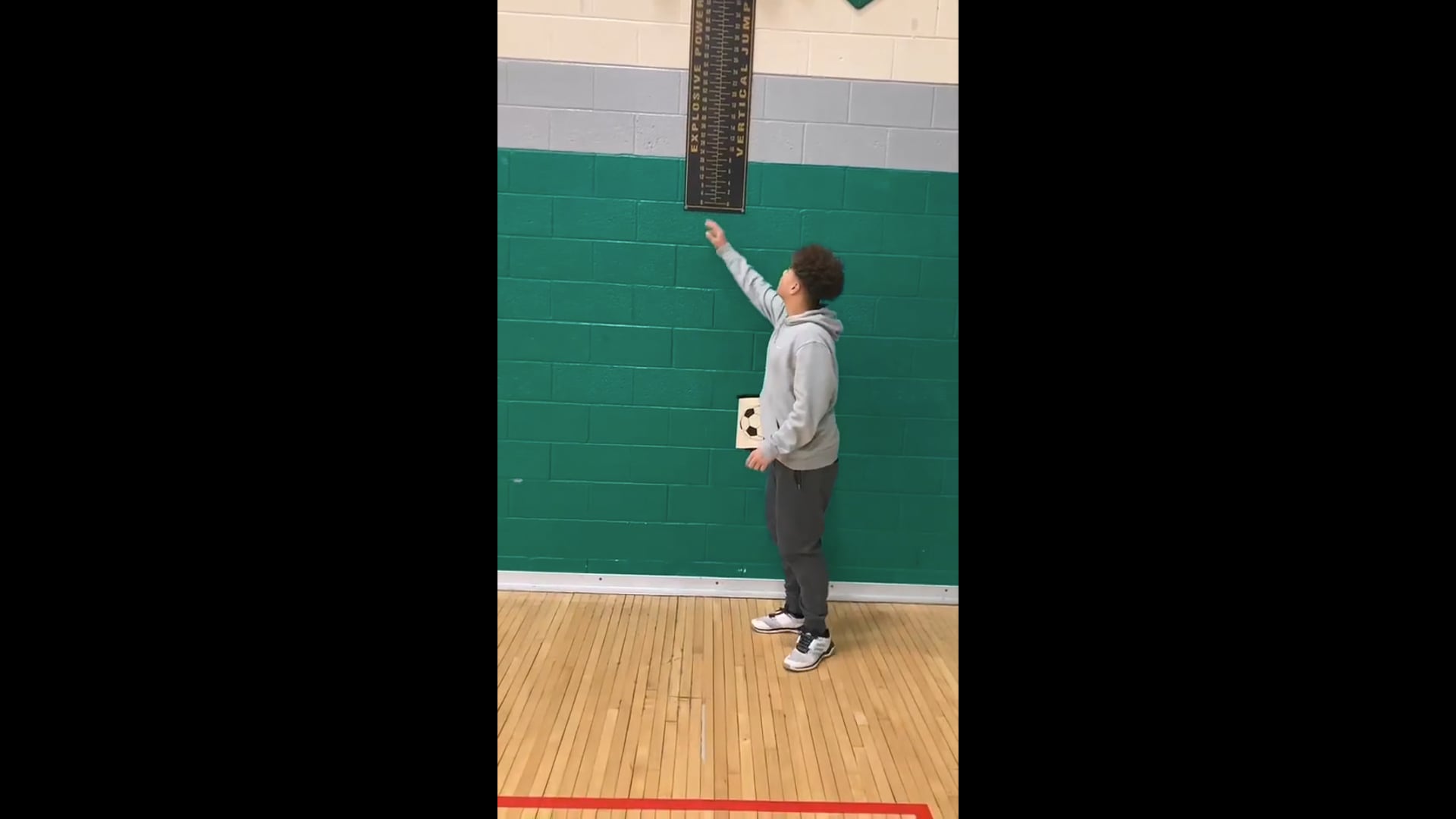 Watch kyran clinansmith's Vertical Jump: 15.15 inches