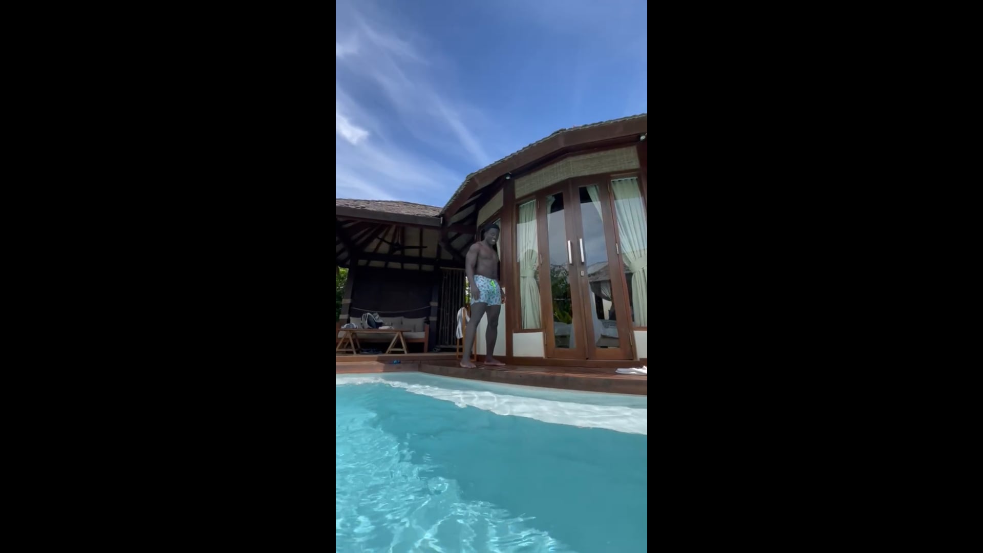 Watch micah awe's Air Squats: 154 air squats