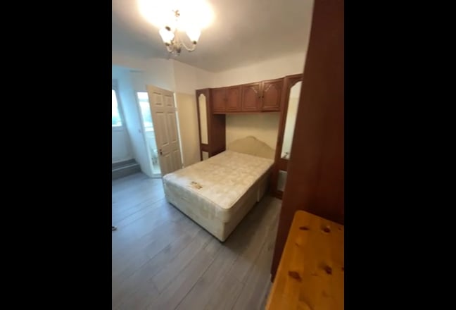 Double room with En Suite & balcony  Main Photo