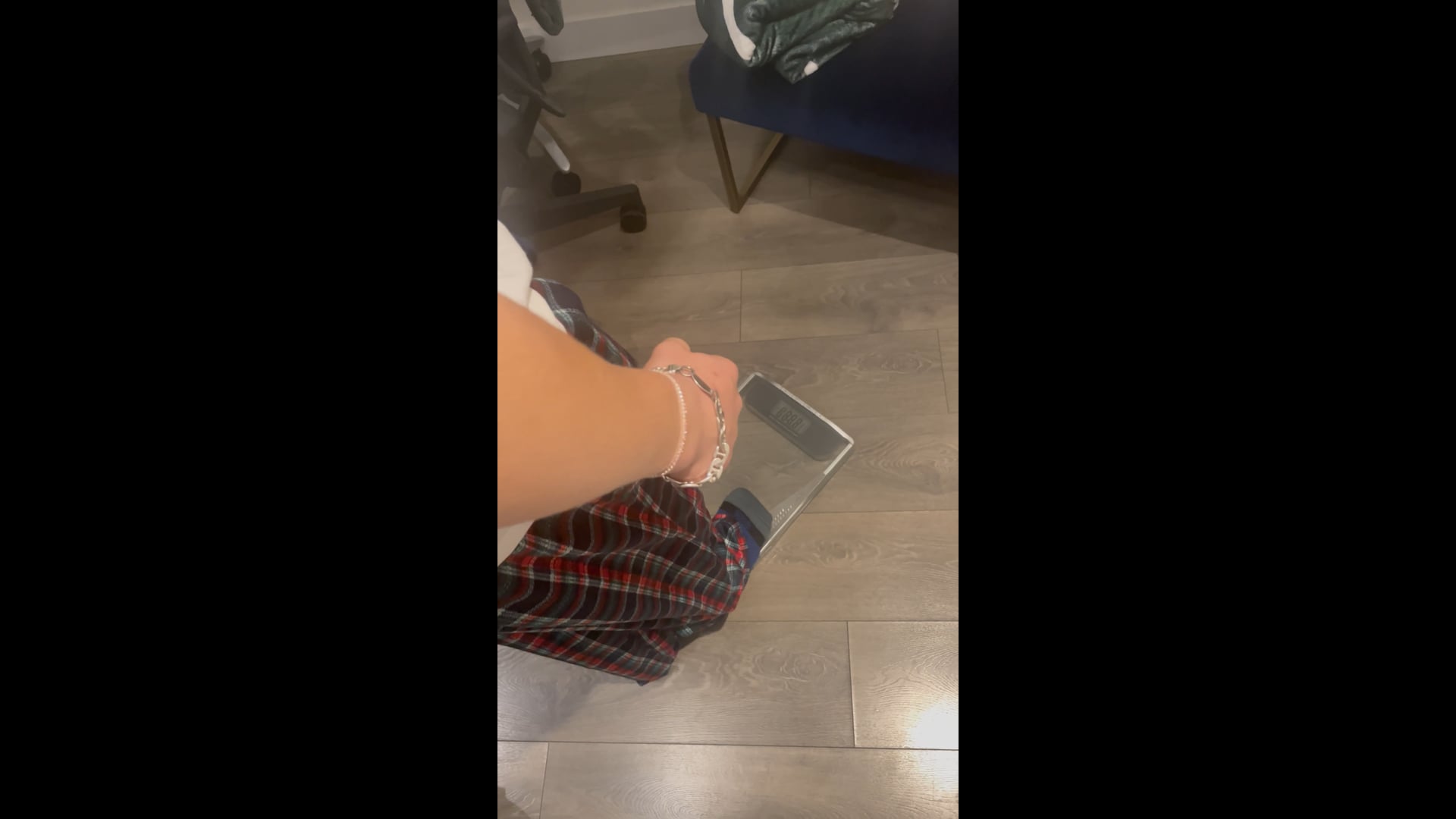 Watch elijah bissett's Weight: 162.8 pounds