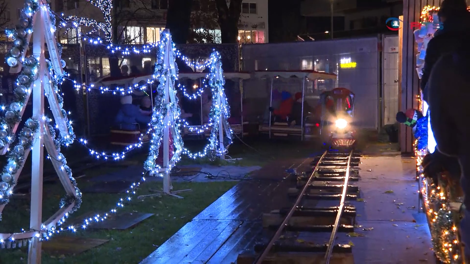 lichteradvent-in-st-johann-die-kinder-gaben-den-starschuss-fuer-dieses-etwas-anderen-weihnachtsmarkt