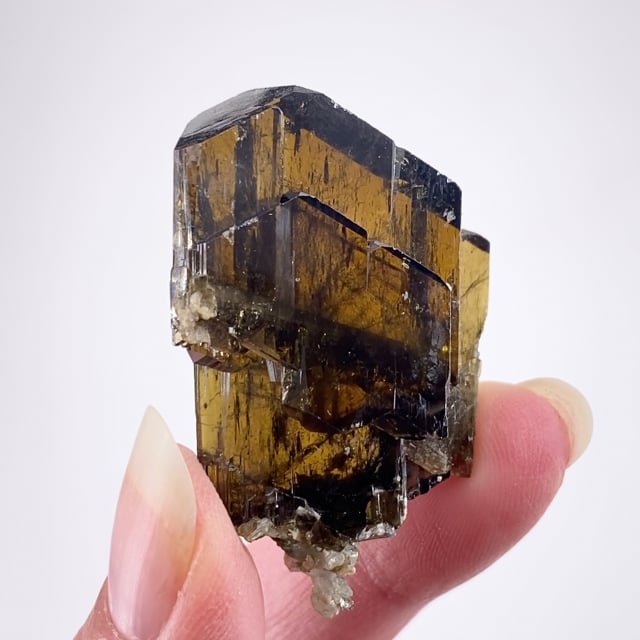 Epidote (doubly-terminated ''Faden'' crystal group)