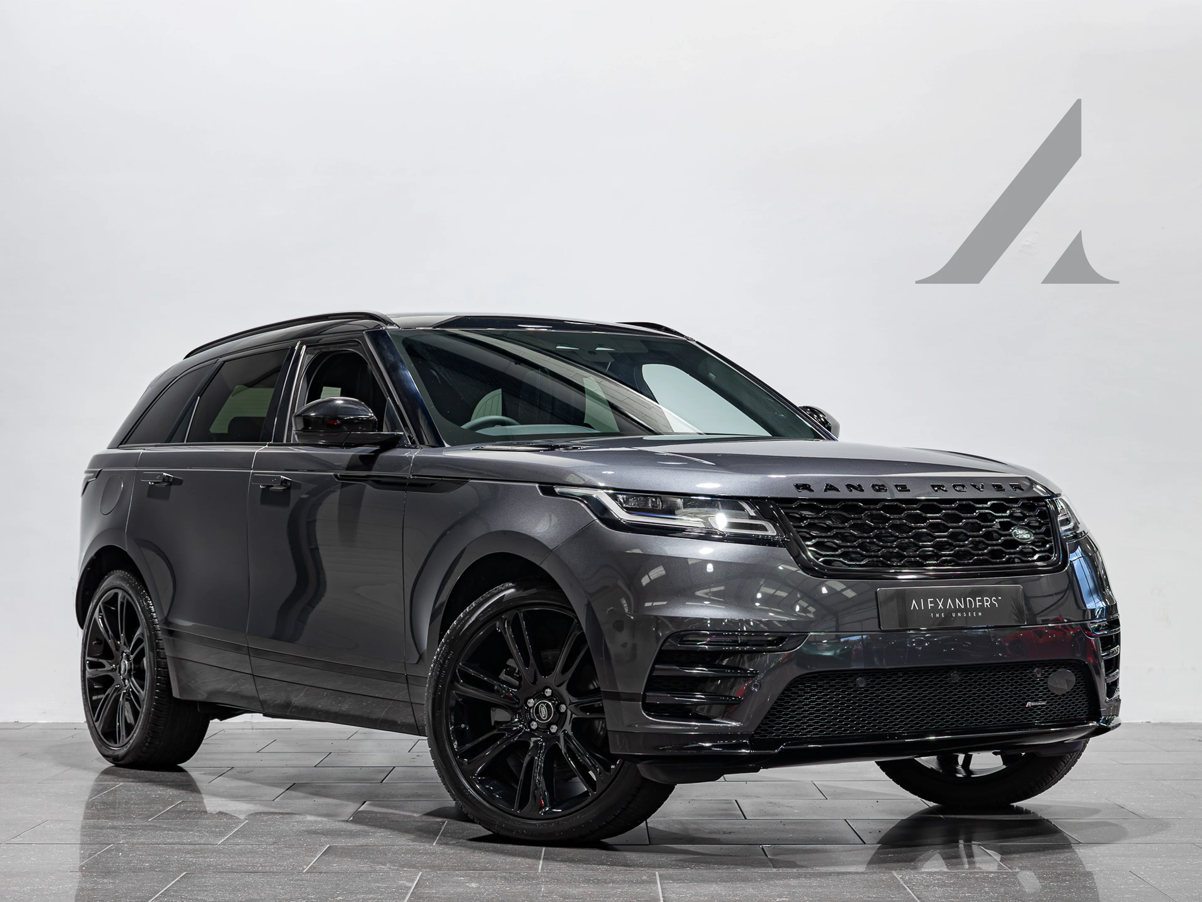 Range Rover Velar R-Dynamic HSE P250 - Walkaround on Vimeo