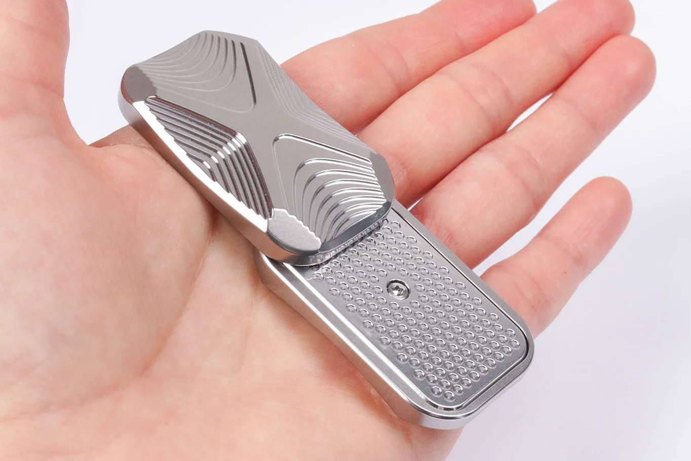 ToadX™ 3-Click - Titanium Slider (Pre-order) – Magnus Store