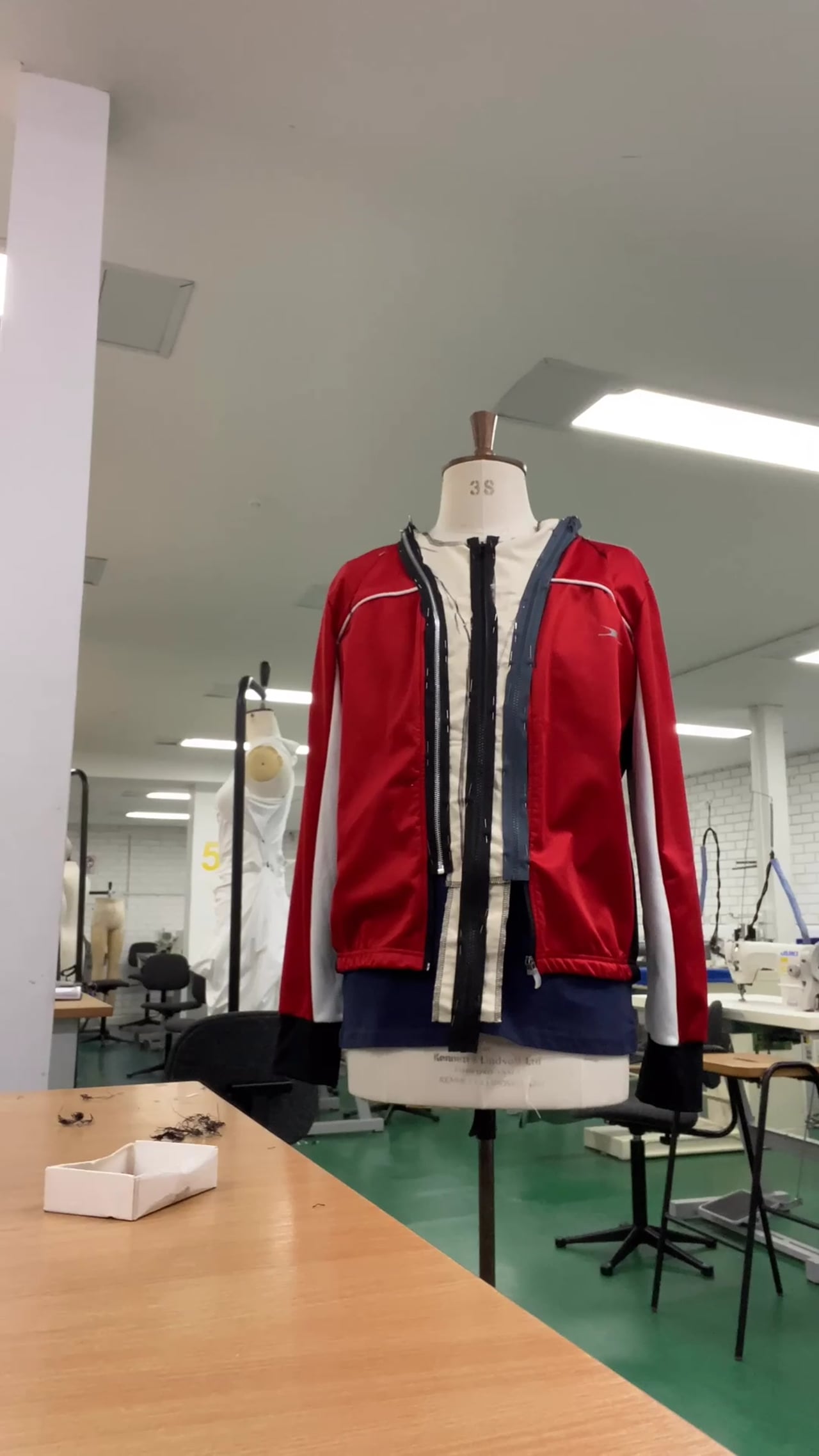 Alex Matheson – BA (Hons) Fashion – modular jacket video