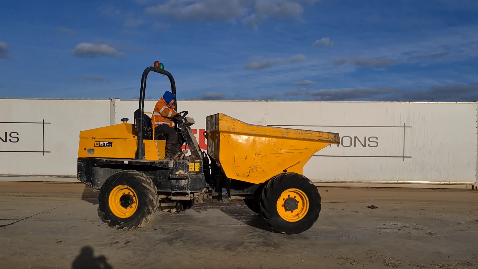 JCB 6TFT - Leeds November 23 on Vimeo
