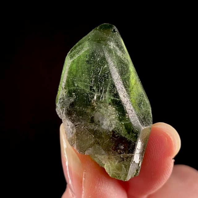 Forsterite var: Peridot (sharp gemmy crystal) with Ludwigite inclusions