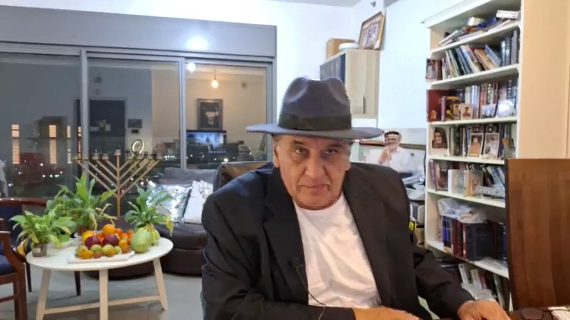 ויצא היציאה מההלם ומהחלם ומחלום הבלהות והכניסה לעולם החדש.24.11.23