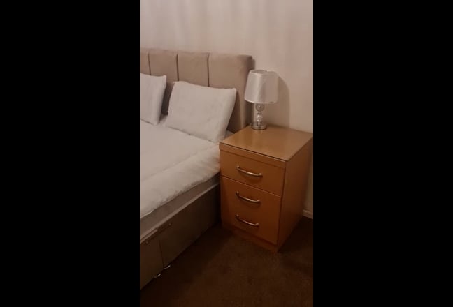 Double Room Elstree - free WiFi and bills included Main Photo