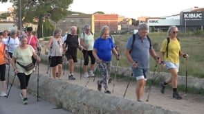 La marxa nòrdica reuneix desenes de persones