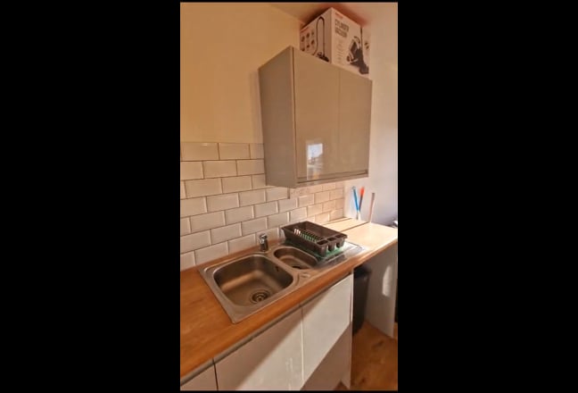 Video 1: FLAT 9 LOUNGE/KITCHEN/DINER