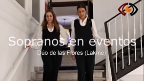 Dúo Sopranos líricas infiltradas como camareras cantantes