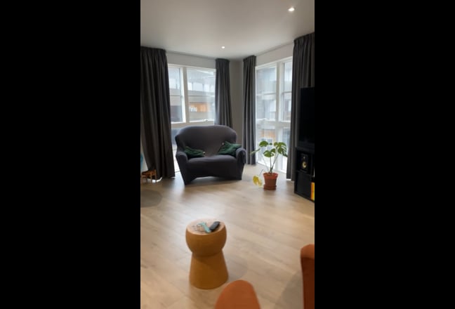 Hackney Wick - Balcony Double Bedroom   Main Photo