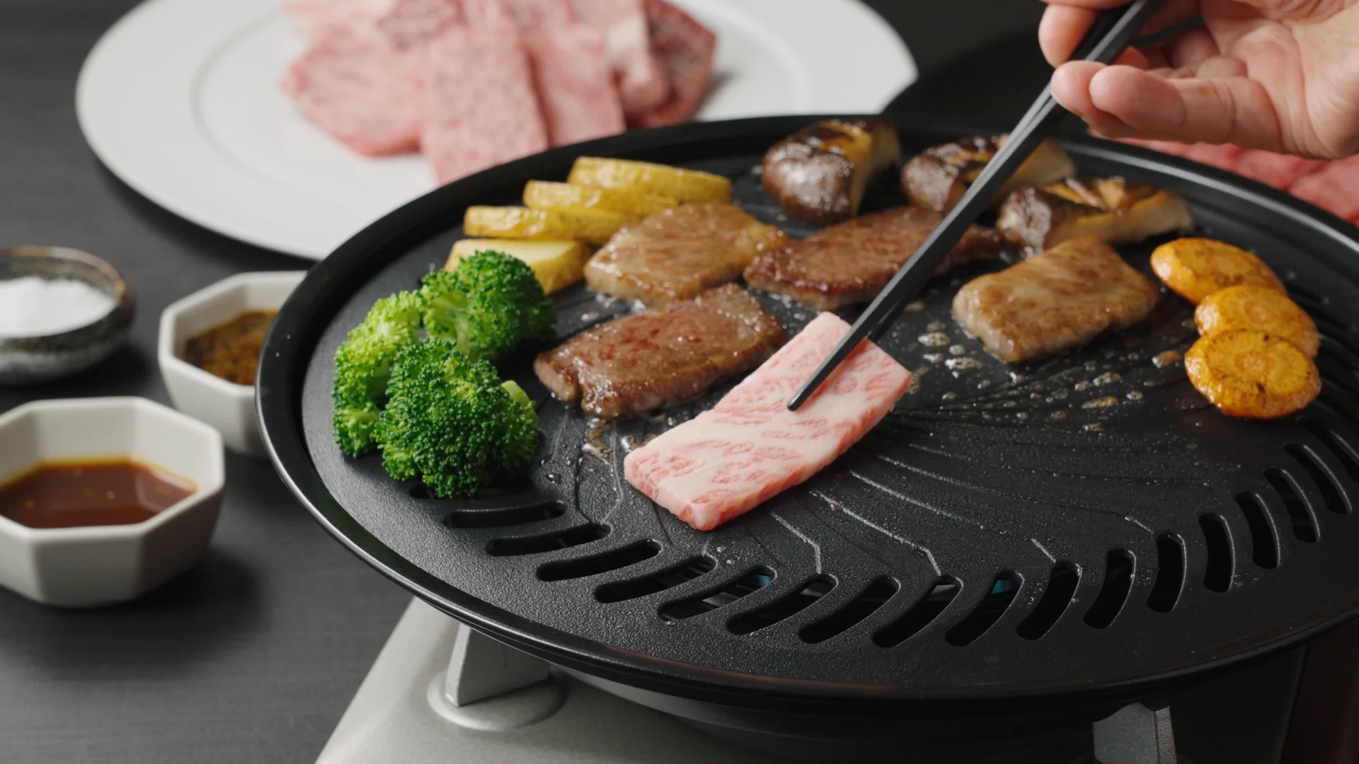 近江牛 希少部位焼肉用セット イチボ・三角バラ(各180g)月間50セット