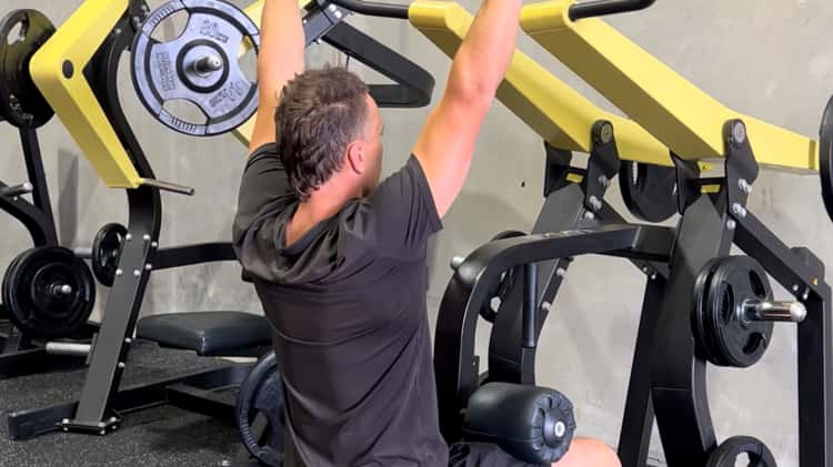 Technogym best sale lat pulldown