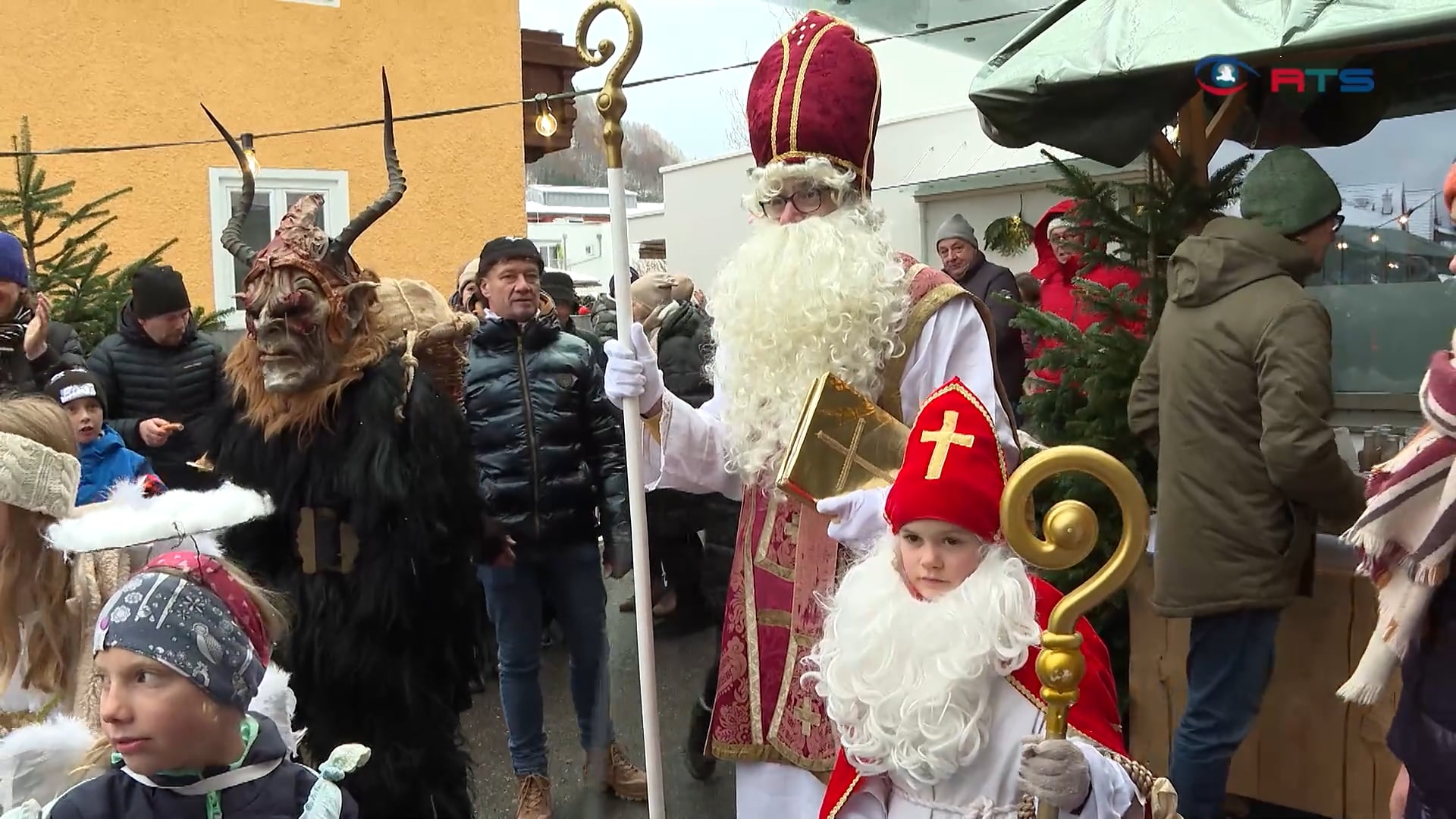 weihnachtszeit-bringt-zusammen-advent-im-seniorenheim-hoamat-achfeld