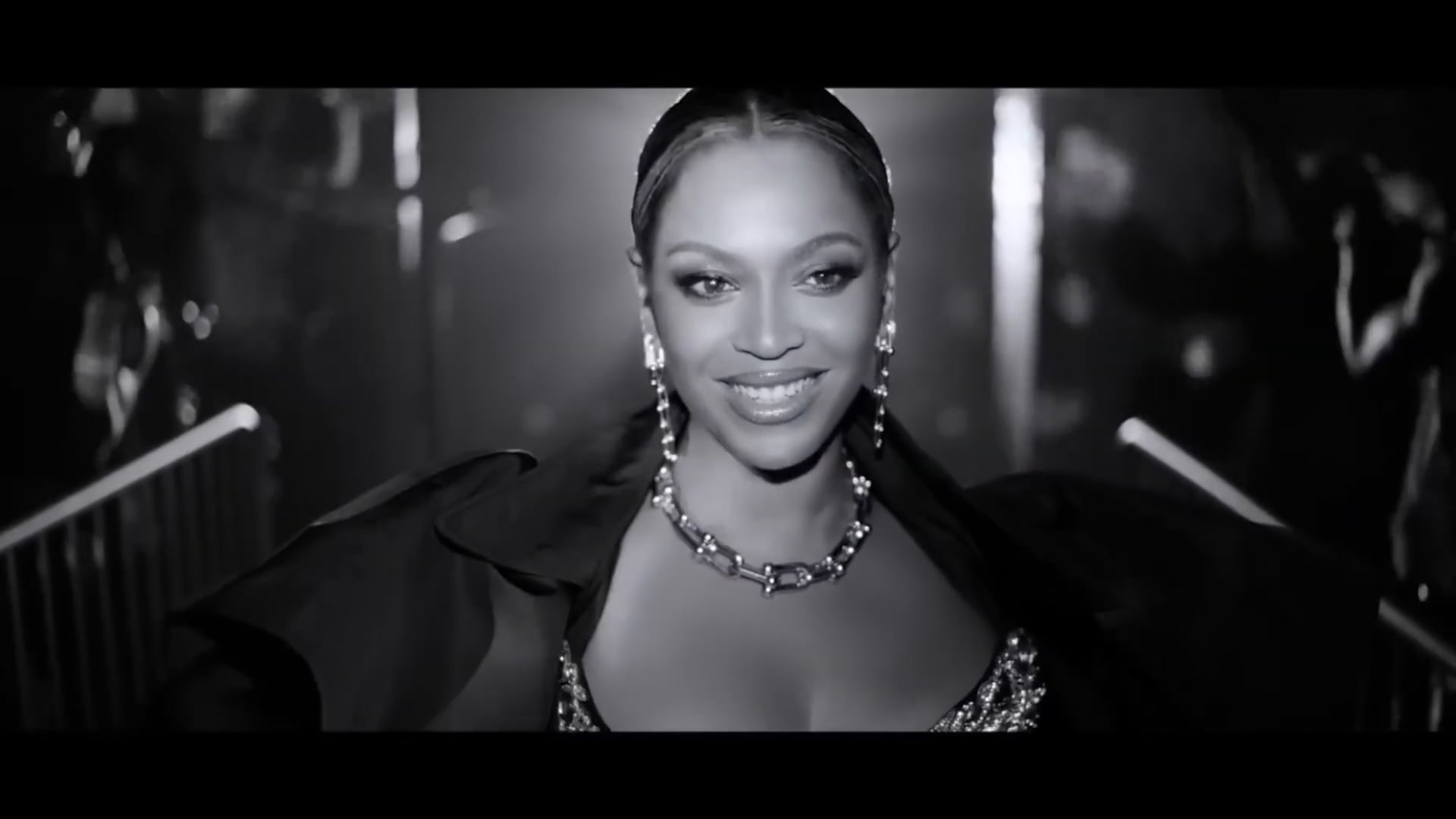 Beyonce Cuff It & Raze Break 4 Love (Music G Mashup)