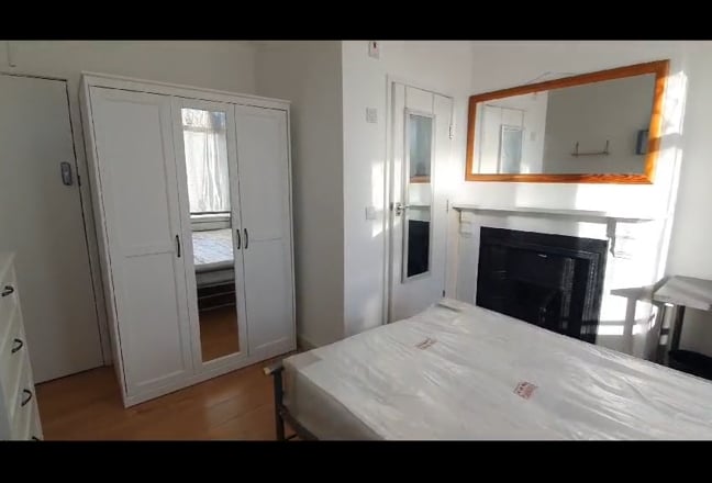  Double En Suite near Hillsborough  Main Photo