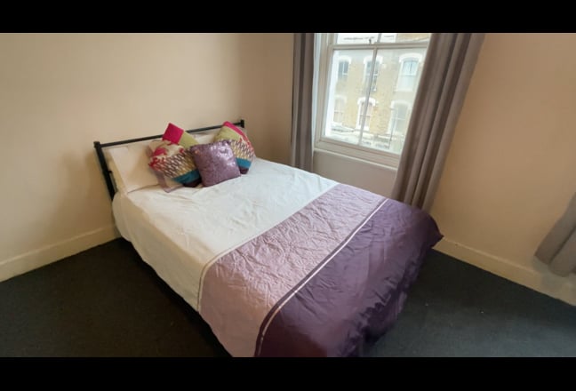 Large Double room in zone 2 close to station Main Photo