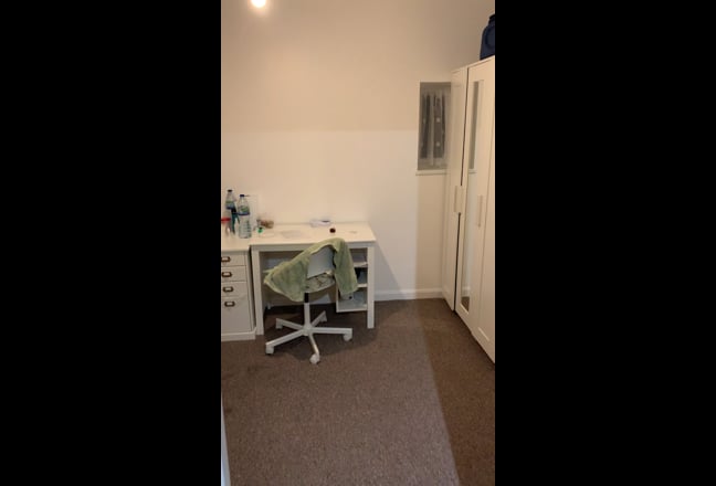 Student room available for £650 per month  Main Photo