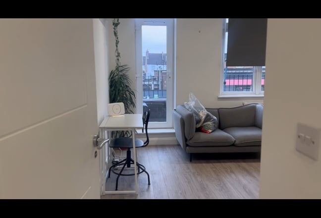 Studio en suite/kitchenette *Large private balcony Main Photo