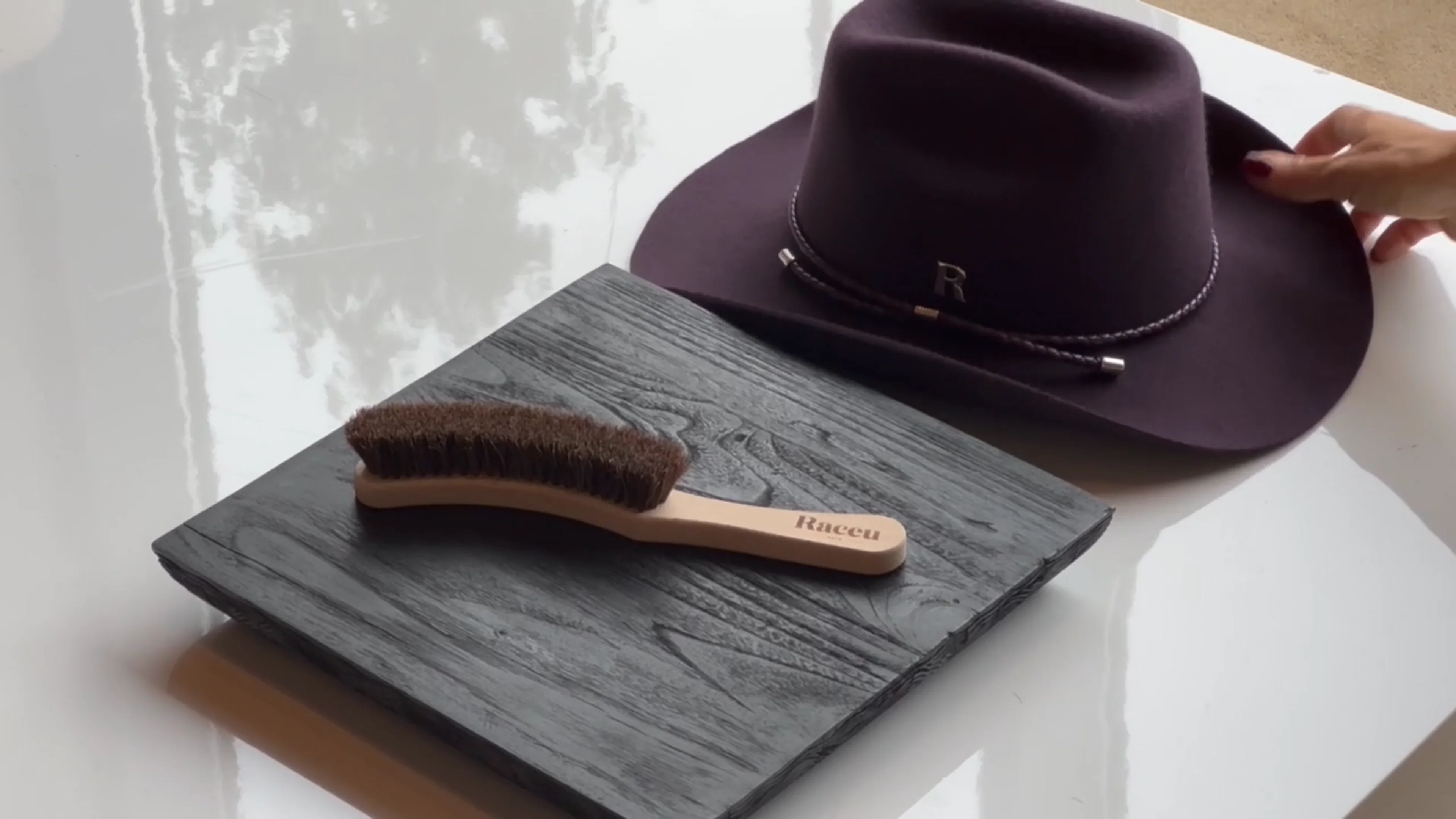 Fedora hat brush online