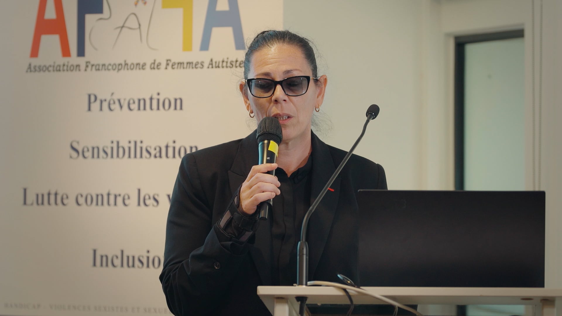 Cassée Debout_Extrait