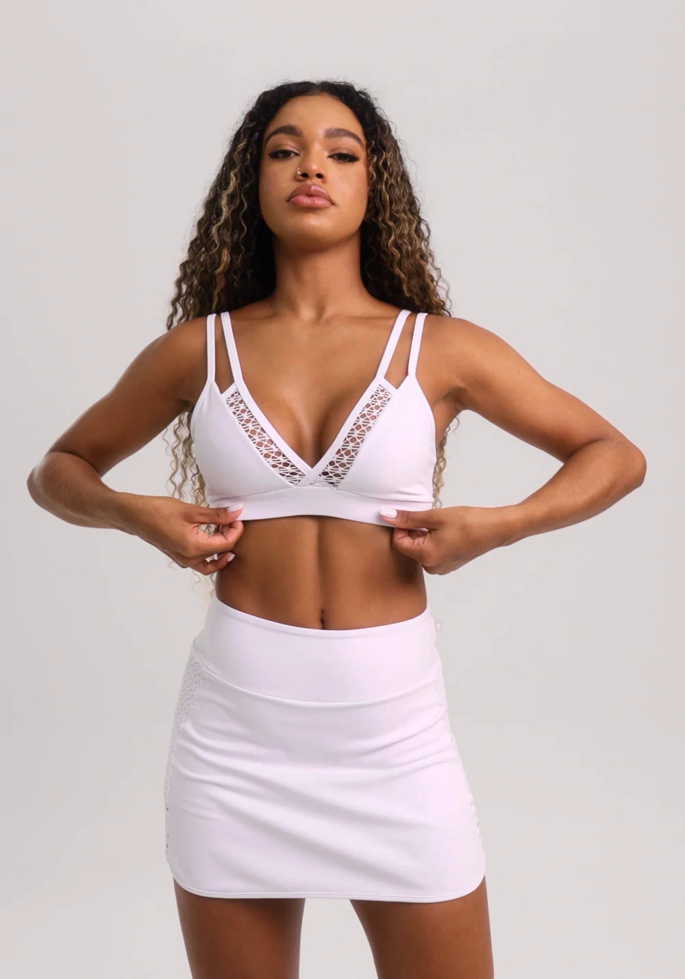 Top Fitness Feminino Branco Alça Dupla Com Detalhe Em Tela New Age
